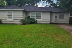 5018 Willow Glen Dr, Houston, TX 77033 - Photo 1