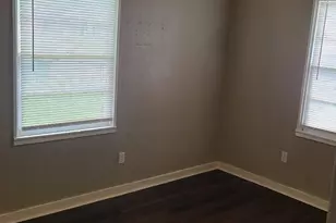5018 Willow Glen Dr, Houston, TX 77033 - Photo 14
