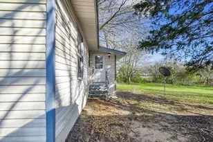 472 E Main St, Zavalla, TX 75980 - Photo 6