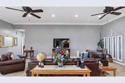 135 Apache, Franklin, TX 77856 - Photo 8