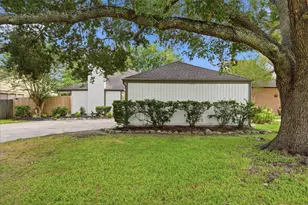 11415 Overbrook Ln, Houston, TX 77077 - Photo 2
