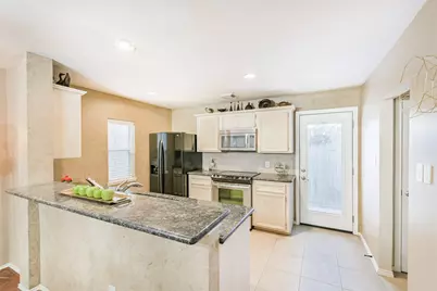 718 Redwing Place Drive, Houston, TX 77009 - Photo 12