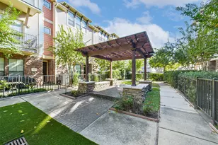 1049 W 22nd St, Houston, TX 77008 - Photo 2
