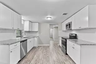 6905 Speaker St, Hitchcock, TX 77563 - Photo 1