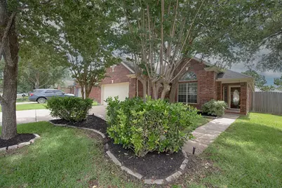 2725 Hidden Landing Drive, Pearland, TX 77584 - Photo 2