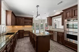 165 W Shadowpoint Cir, The Woodlands, TX 77381 - Photo 12