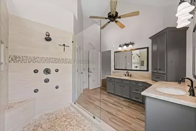 165 W Shadowpoint Circle, The Woodlands, TX 77381 - Photo 24