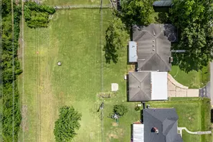 5826 Russell Ln, Baytown, TX 77521 - Photo 36