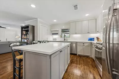 2106 Saxon Drive, Houston, TX 77018 - Photo 2