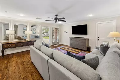 2106 Saxon Drive, Houston, TX 77018 - Photo 8