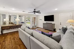 2106 Saxon Dr, Houston, TX 77018 - Photo 8