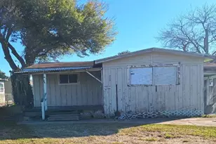 429 17th Ave N, Texas City, TX 77590 - Photo 2