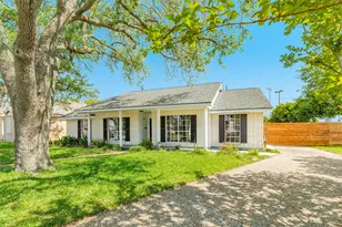 2700 E Palm Circle, Galveston, TX 77551 - Photo 8