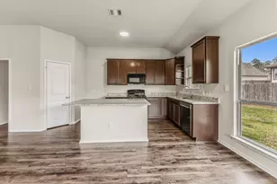 210 Doe Run Dr, Huntsville, TX 77320 - Photo 10