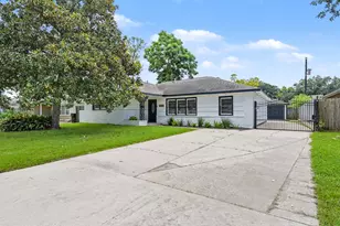 9613 Westview Dr, Houston, TX 77055 - Photo 2