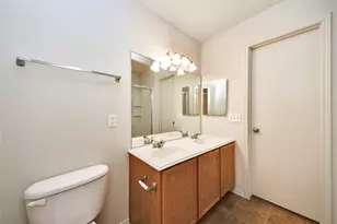 915 Grand Plains Dr, Houston, TX 77090 - Photo 34