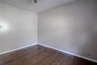2018 Avenue L 1/2 #3, Huntsville, TX 77340 - Photo 4