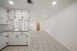 10306 Eddystone Dr, Houston, TX 77043 - Photo 12