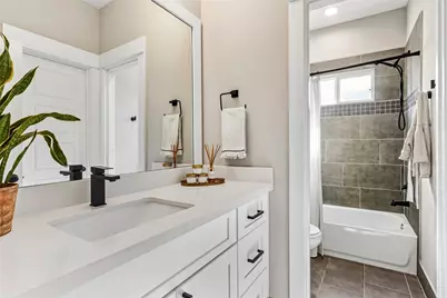 5202 Pinemont Creek Lane, Houston, TX 77018 - Photo 16