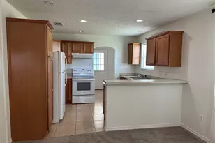 107 Grover St, Ellinger, TX 78938 - Photo 4