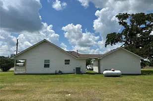 107 Grover St, Ellinger, TX 78938 - Photo 10