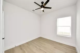 1314 W Willis St, Alvin, TX 77511 - Photo 10