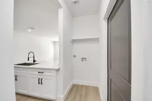 1314 W Willis St, Alvin, TX 77511 - Photo 8