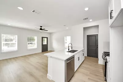 1314 W Willis Street #A, Alvin, TX 77511 - Photo 6