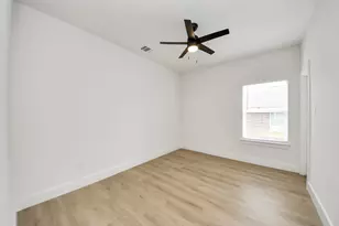 1314 W Willis St, Alvin, TX 77511 - Photo 32