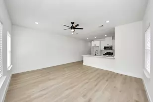 1314 W Willis St, Alvin, TX 77511 - Photo 22