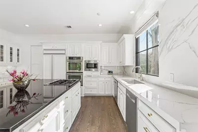 5042 Cedar Creek Drive, Houston, TX 77056 - Photo 8