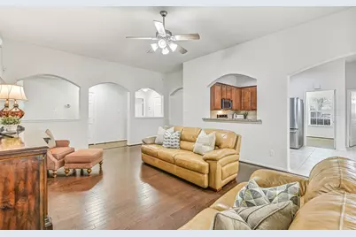 318 Lake Line Drive, Alvin, TX 77511 - Photo 8