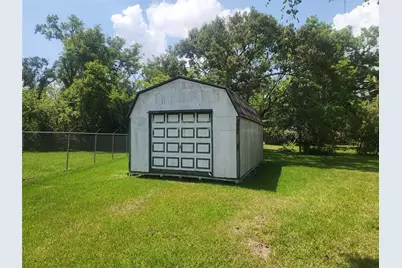 839 Yaupon Street, Clute, TX 77531 - Photo 2