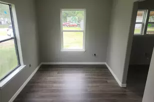 839 Yaupon St, Clute, TX 77531 - Photo 2