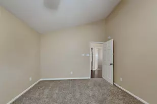 151 E Pathfinders Cir, The Woodlands, TX 77381 - Photo 10