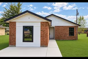 733 Pine Ave, Prairie View, TX 77445 - Photo 1