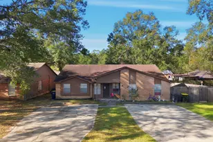 215 Lazy Ln, Conroe, TX 77301 - Photo 2