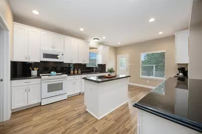 5498 Appleblossom Lane, Friendswood, TX 77546 - Photo 12