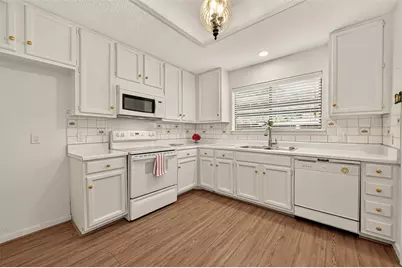 11711 Memorial Drive #13, Houston, TX 77024 - Photo 16