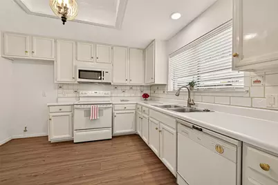11711 Memorial Drive #13, Houston, TX 77024 - Photo 14