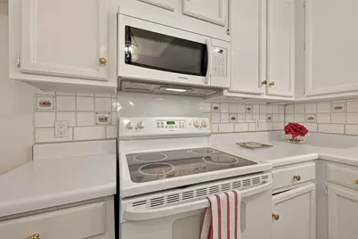 11711 Memorial Drive #13, Houston, TX 77024 - Photo 18