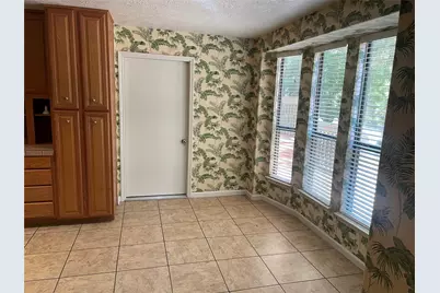 302 Somerset Road, Conroe, TX 77316 - Photo 6