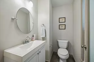 230 E 25th St, Houston, TX 77008 - Photo 26