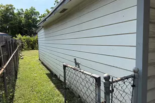 6803 Dionne Dr, Houston, TX 77076 - Photo 2