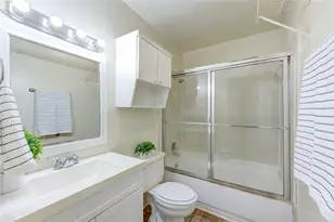 10811 Richmond Ave, Houston, TX 77042 - Photo 8