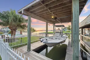 16642 Bermuda Way, Jamaica Beach, TX 77554 - Photo 14