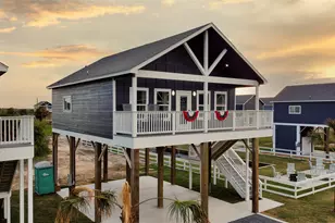 1041 Sunset Circle W, Crystal Beach, TX 77650 - Photo 1