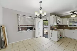 1101 Laredo St, Sinton, TX 78387 - Photo 10