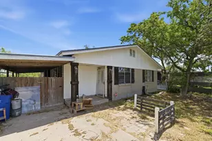 1101 Laredo St, Sinton, TX 78387 - Photo 2