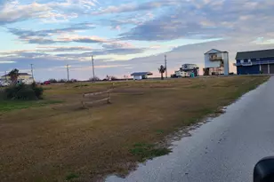 1221 Rollover Cir, Gilchrist, TX 77617 - Photo 1